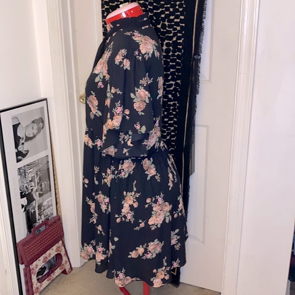 Zara Floral Print Dress with Tie Detail - Picture 2 of 8